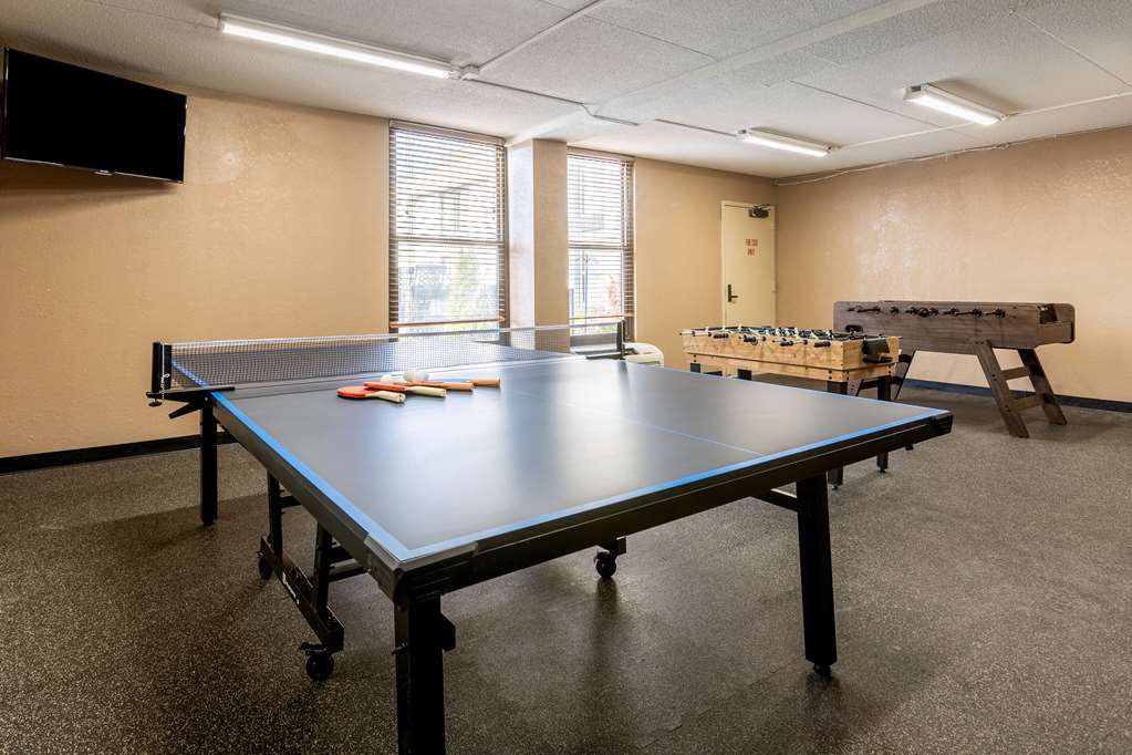 clarion inn and suites airport