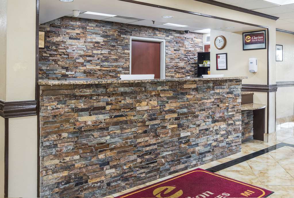 clarion inn and suites airport