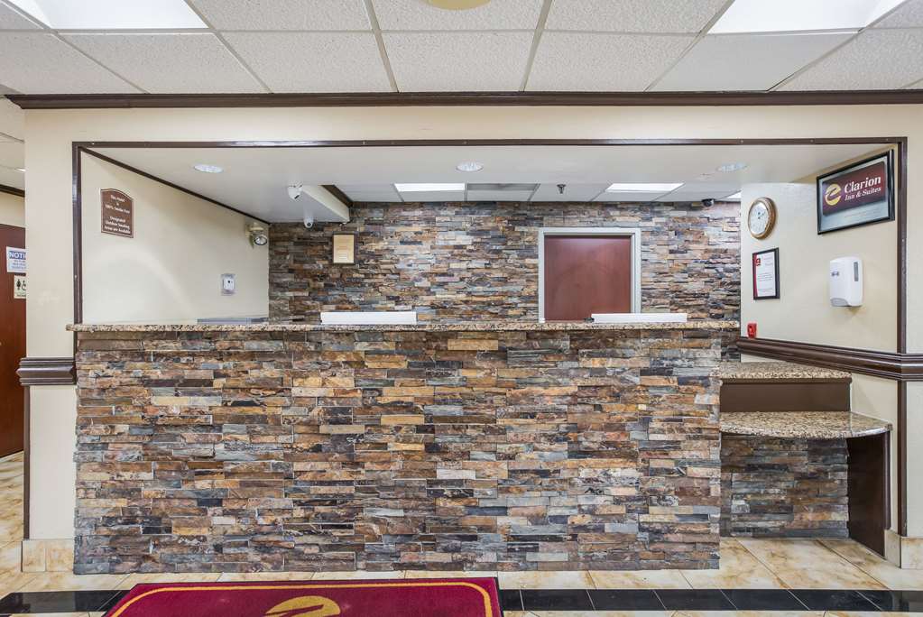 clarion inn and suites airport