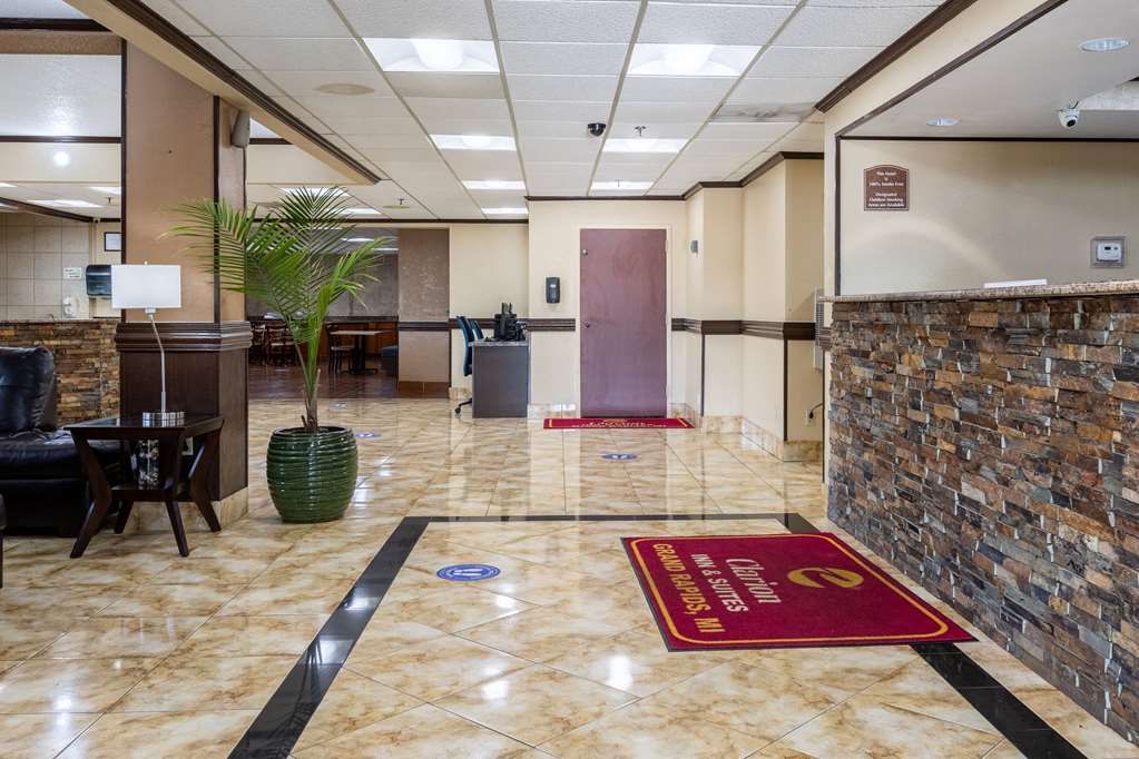 clarion inn and suites airport