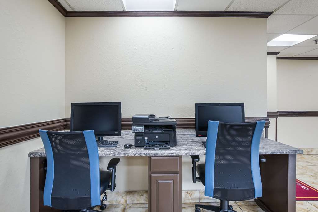 clarion inn and suites airport