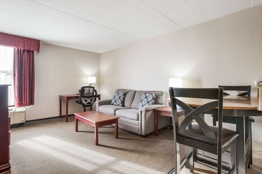 clarion inn and suites airport