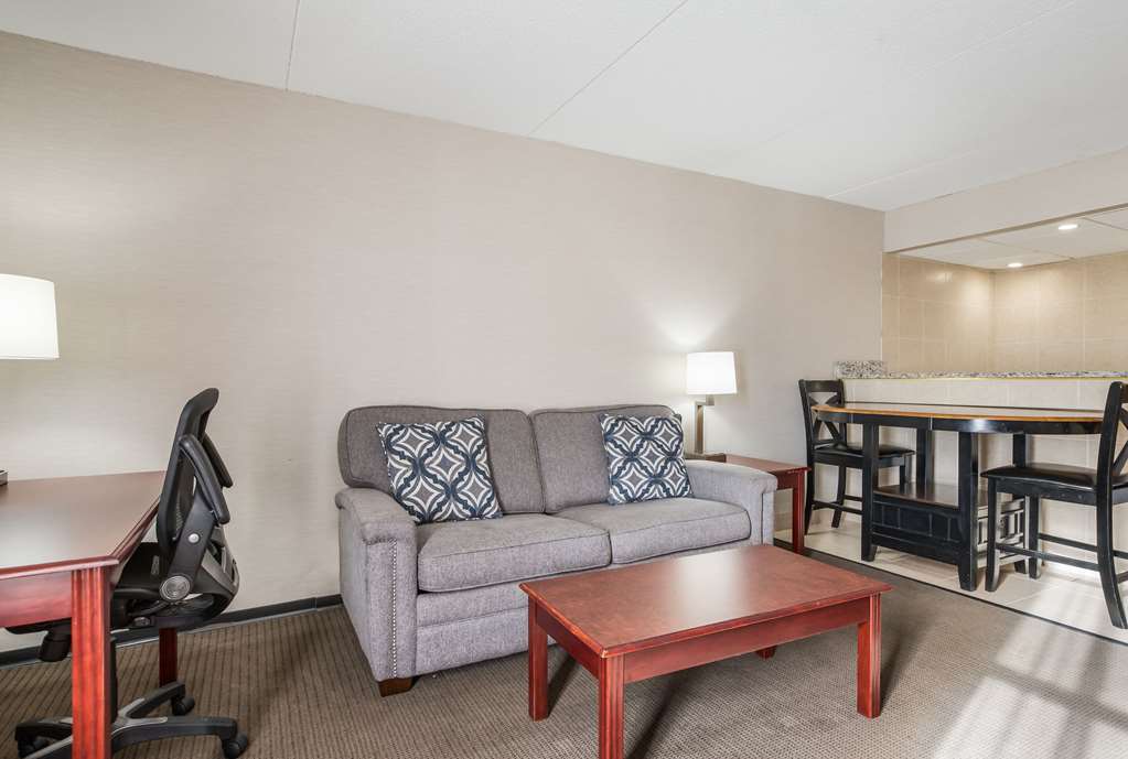 clarion inn and suites airport