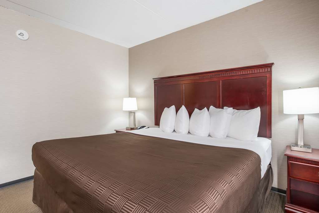 clarion inn and suites airport