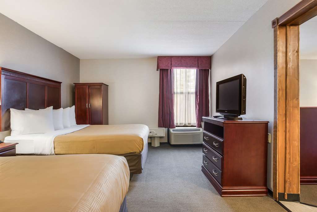 clarion inn and suites airport