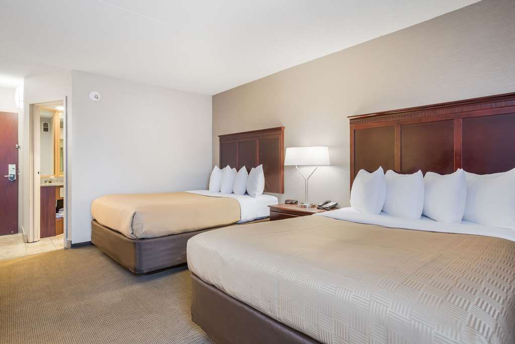 clarion inn and suites airport