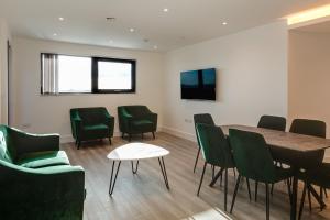 charles hope apartments brentford