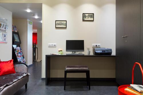 Hôtel Aurore Paris Gare De Lyon,13, Rue Traversiere,3 star