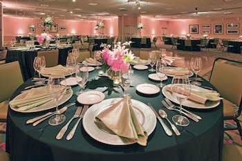 holiday inn and suites virginia beach north beach by ihg
