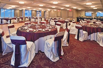 holiday inn and suites virginia beach north beach by ihg
