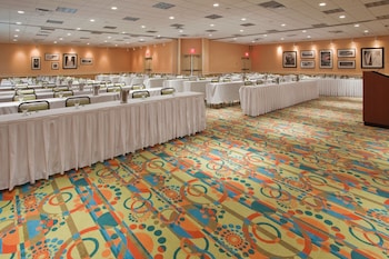 holiday inn and suites virginia beach north beach by ihg