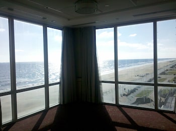 holiday inn and suites virginia beach north beach by ihg