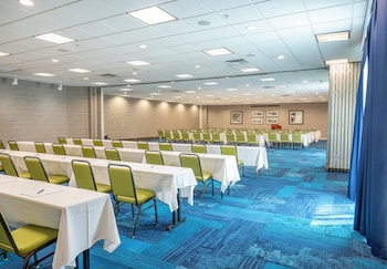 holiday inn and suites virginia beach north beach by ihg