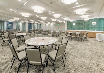 holiday inn and suites virginia beach north beach by ihg