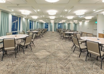holiday inn and suites virginia beach north beach by ihg