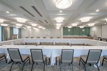 holiday inn and suites virginia beach north beach by ihg