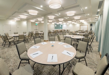 holiday inn and suites virginia beach north beach by ihg
