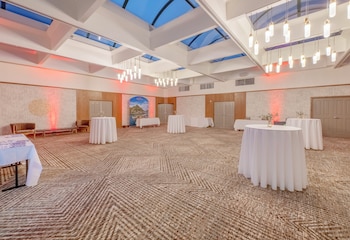 holiday inn and suites virginia beach north beach by ihg