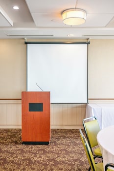 Holiday Inn & Suites Virginia Beach North Beach By Ihg,Virginia Beach Boardwalk>>Norfolk - Virginia Beach,3 star