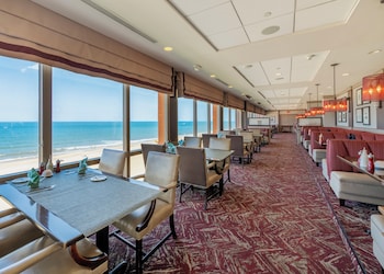 holiday inn and suites virginia beach north beach by ihg