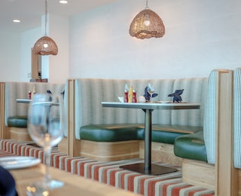 holiday inn and suites virginia beach north beach by ihg