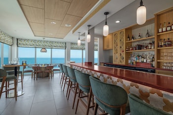 holiday inn and suites virginia beach north beach by ihg