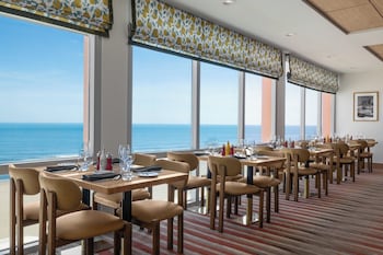 holiday inn and suites virginia beach north beach by ihg