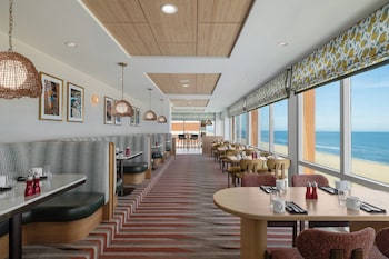 holiday inn and suites virginia beach north beach by ihg
