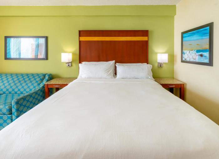 holiday inn and suites virginia beach north beach by ihg