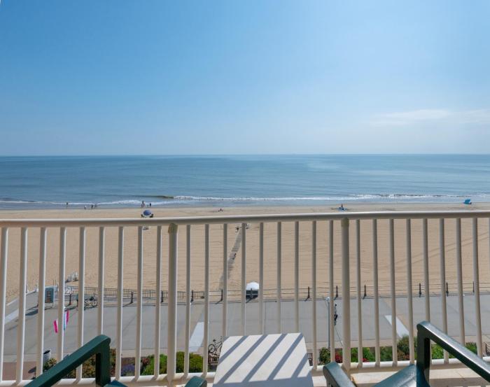 holiday inn and suites virginia beach north beach by ihg