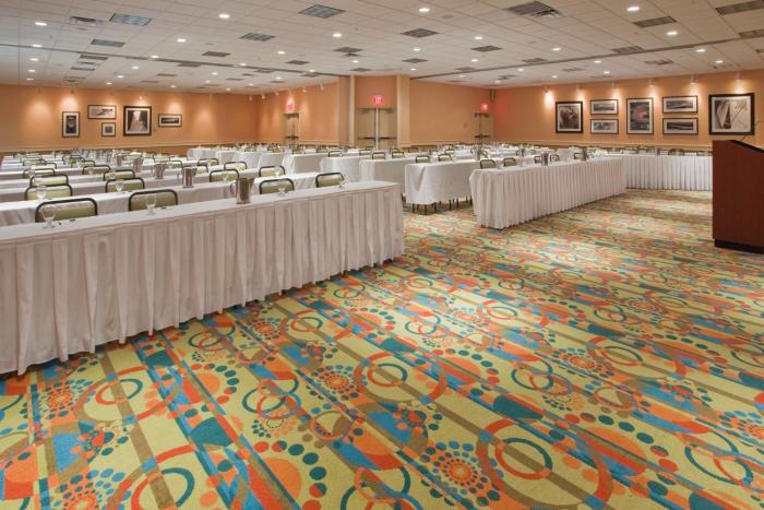holiday inn and suites virginia beach north beach by ihg