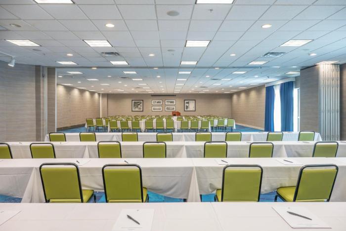 holiday inn and suites virginia beach north beach by ihg