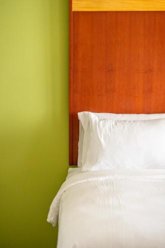 holiday inn and suites virginia beach north beach by ihg