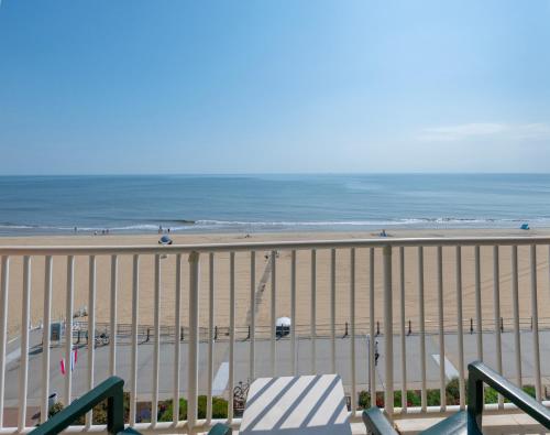 holiday inn and suites virginia beach north beach by ihg