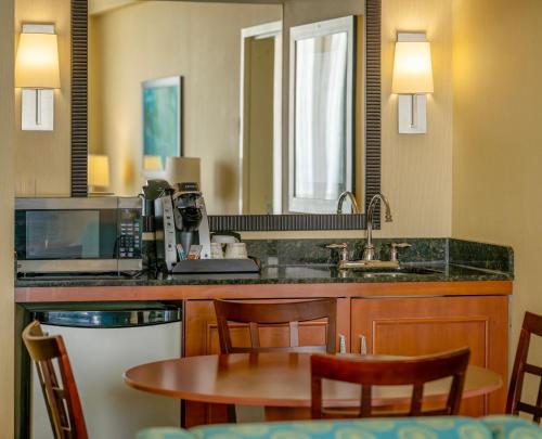 holiday inn and suites virginia beach north beach by ihg
