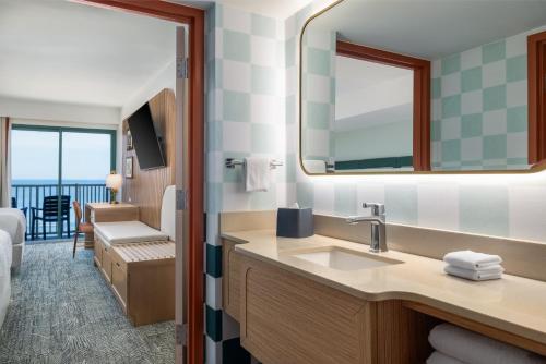 holiday inn and suites virginia beach north beach by ihg
