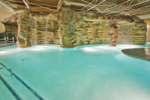 holiday inn and suites virginia beach north beach by ihg
