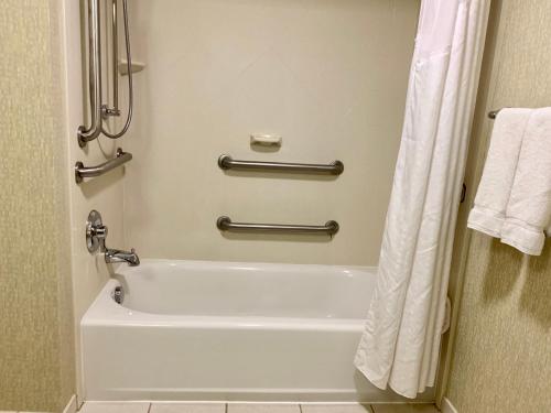 holiday inn and suites virginia beach north beach by ihg