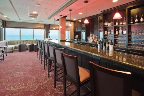 holiday inn and suites virginia beach north beach by ihg