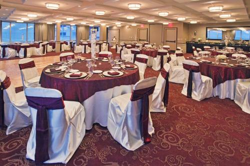 holiday inn and suites virginia beach north beach by ihg