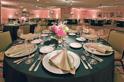 holiday inn and suites virginia beach north beach by ihg