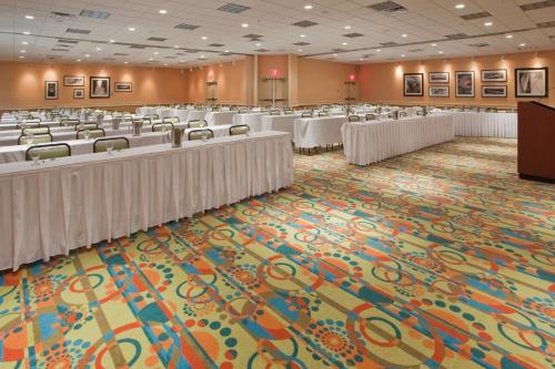 holiday inn and suites virginia beach north beach by ihg