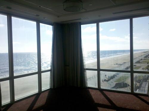 holiday inn and suites virginia beach north beach by ihg