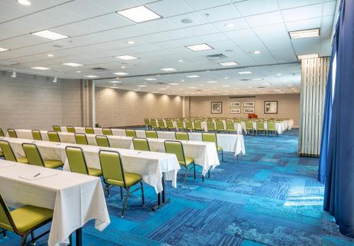 holiday inn and suites virginia beach north beach by ihg