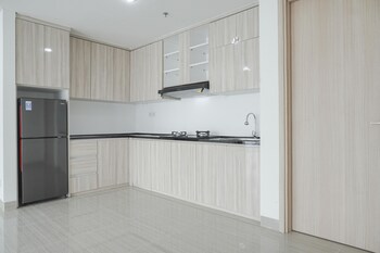 Spacious And Nice 2Br At Hillcrest House Apartment,,0 star