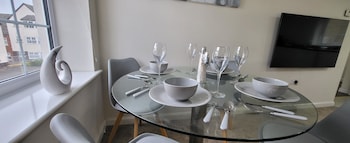 Inviting 6-Bed House In Nuneaton,,0 star