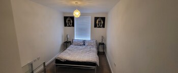 Inviting 6-Bed House In Nuneaton,,0 star