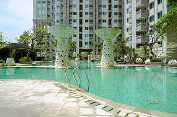 Stunning And Comfy 2Br At Sky Terrace Apartment,,0 star