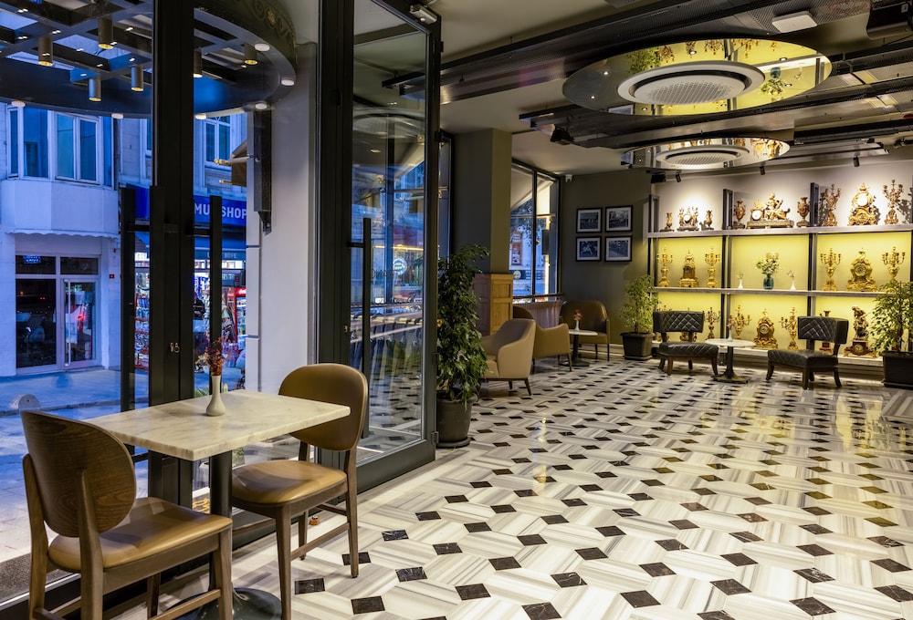 marius hotel