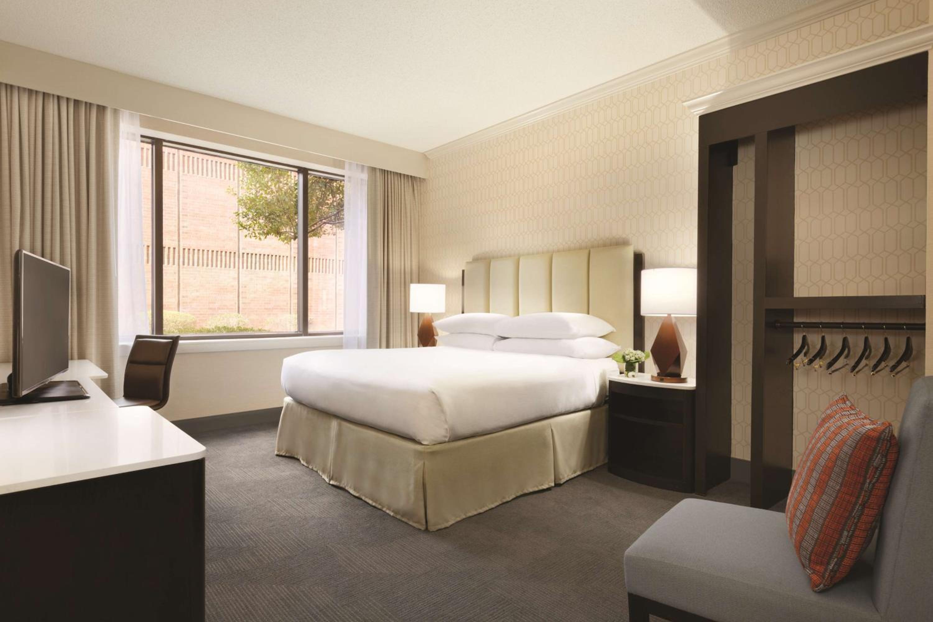 hampton inn and suites asheville airport